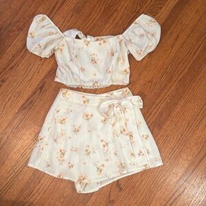 Altar’d State top xs and skort s, beige with peachy flowers